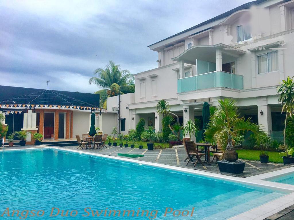 Kawana Hotel Padang  Extérieur photo