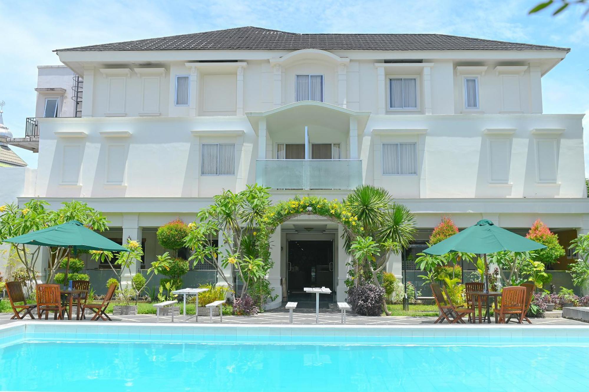 Kawana Hotel Padang  Extérieur photo